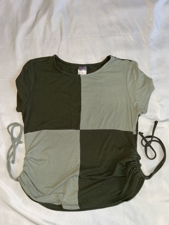 No Boundaries Tops - No Boundaries Olive & Light Olive Colorblock Side-Ruched Crop Top